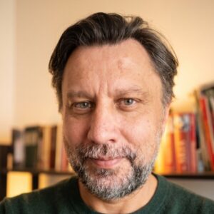 Tudor Stoica, arhitect de sisteme IT și co-autor al cărții Aventurile lui Părăluță în Ținutul Banilor